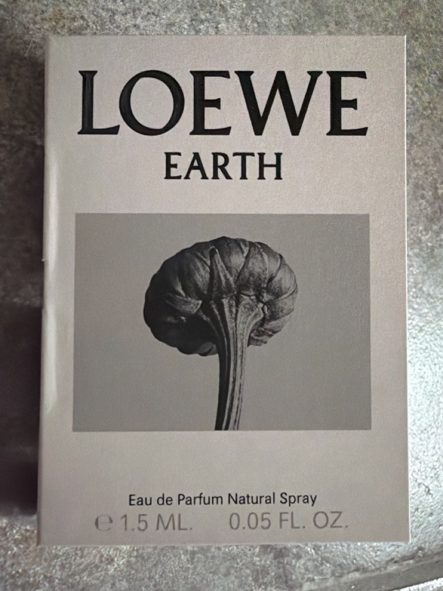 Loewe Profumi & Eau de Toilette: LOEWE EARTH Eau de Parfum Sample 1.5 ML – Nuovo (secondo la descrizione) da Wangs venduto da Haselika