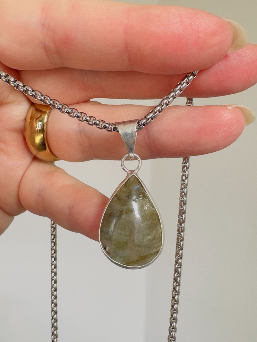 Ketten: Fashionable labradorite necklace – Neu und originalverpackt aus Genève von AGBERG 3