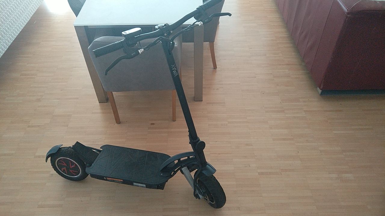 Scooters: VMax R55 Usain Rolled E-Scooter – Gebraucht aus Therwil von Mearo