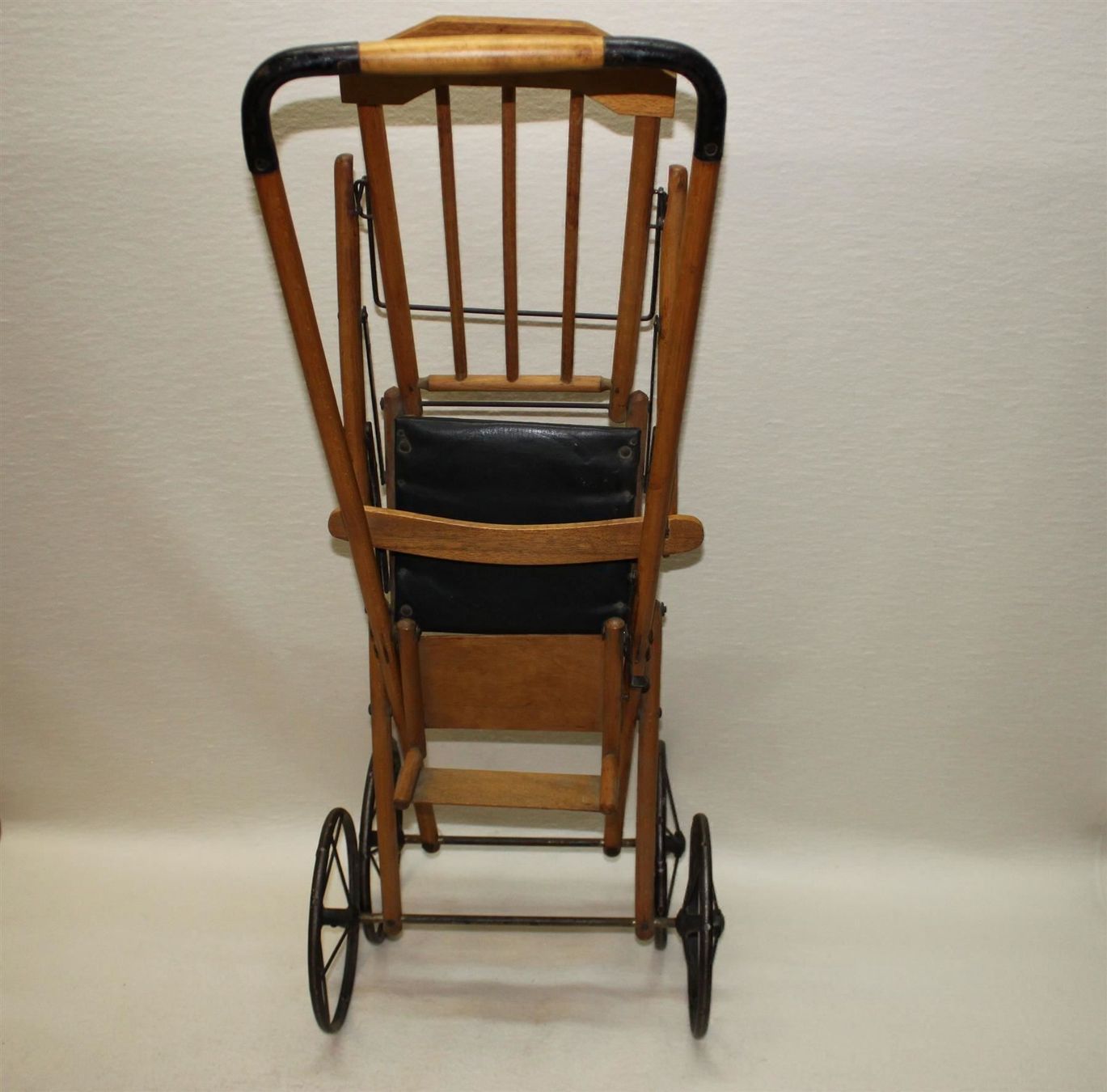 Carrozzine: Antiker Kleiner Kinderwagen – Usato da Thun venduto da Amye 2