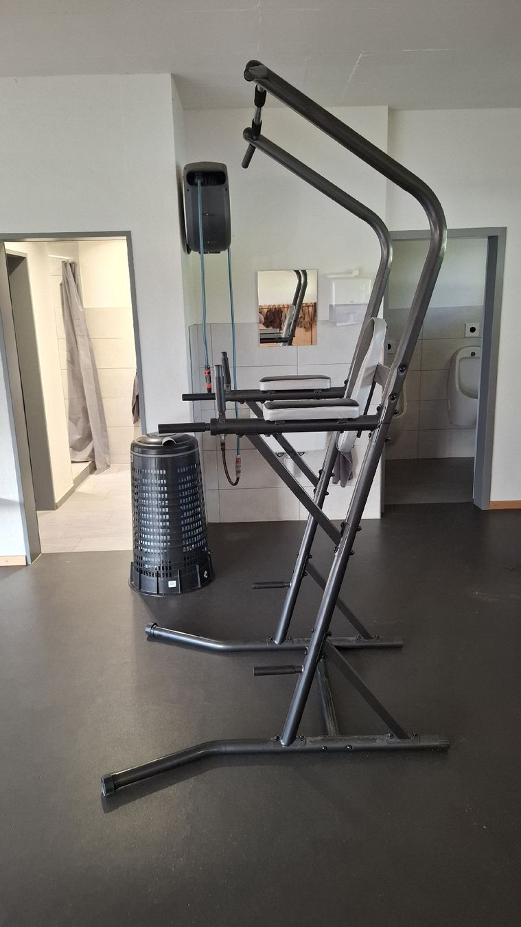 Hometrainer: Klimmzug- und Dipsstation – Gebraucht aus Villigen von Bernator 1