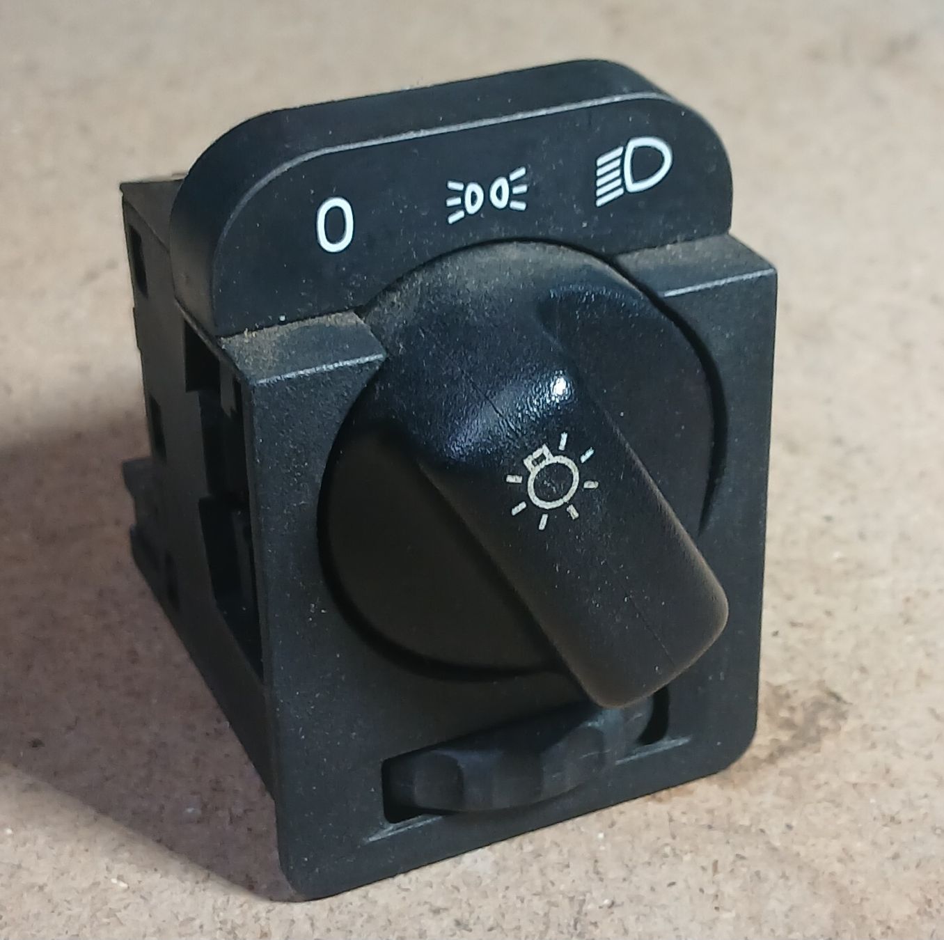 Opel Tutti pezzi di ricambio auto: Commande de phare Opel Astra 1991-1998 – Usato da la heutte venduto da Auto-stock
