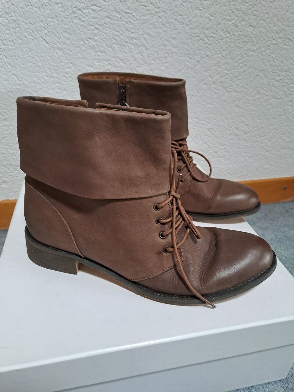 Scarpe da donna: Schicke Lederstiefeletten Gr. 41 – Usato da Frauenfeld venduto da Andadaa