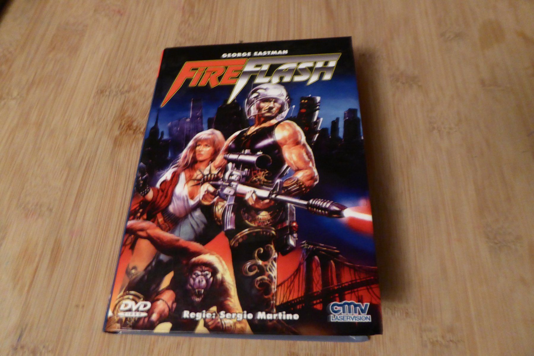 Tutti i DVDs: Kleine Hartbox Fireflash - Der Tag nach dem Ende – Usato da Allschwil venduto da Summelsarium
