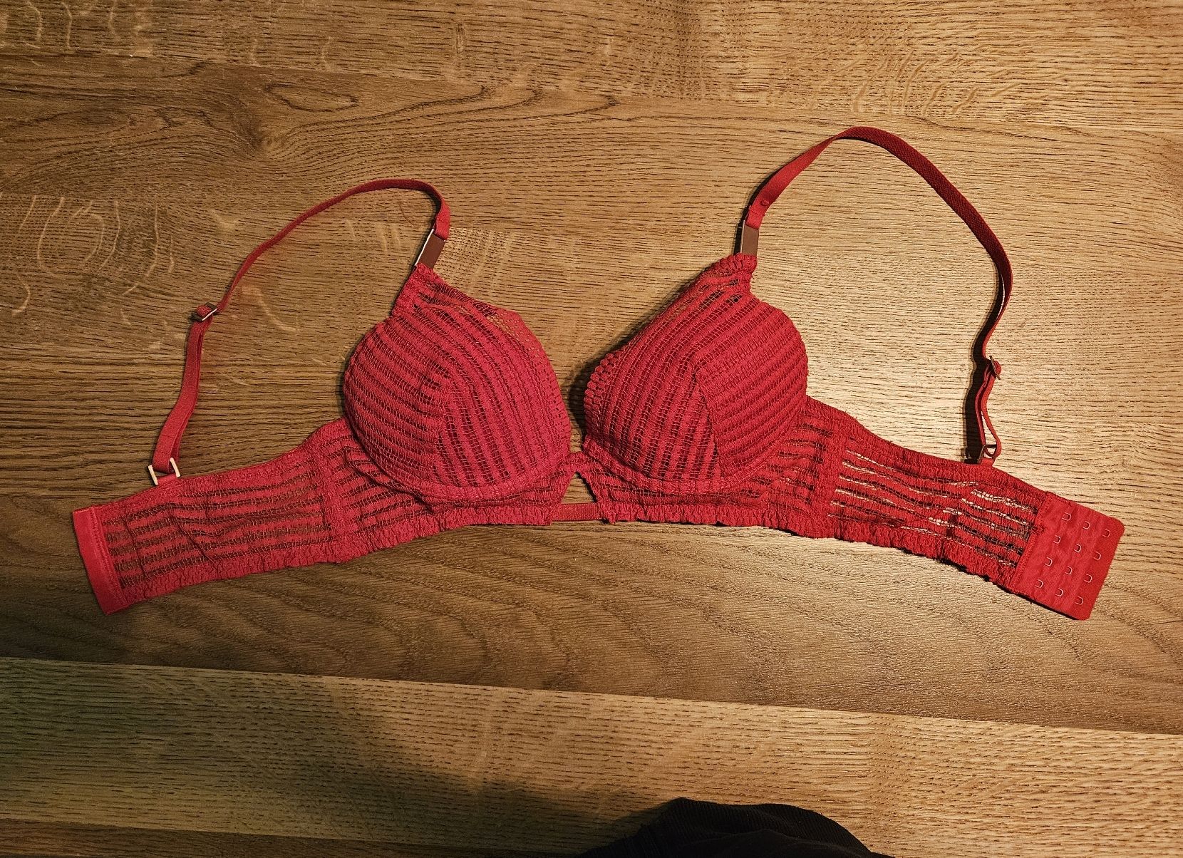 Sonstige Unterwäsche: soutien-gorge 85B – Gebraucht aus Vétroz von sas_yln5 1