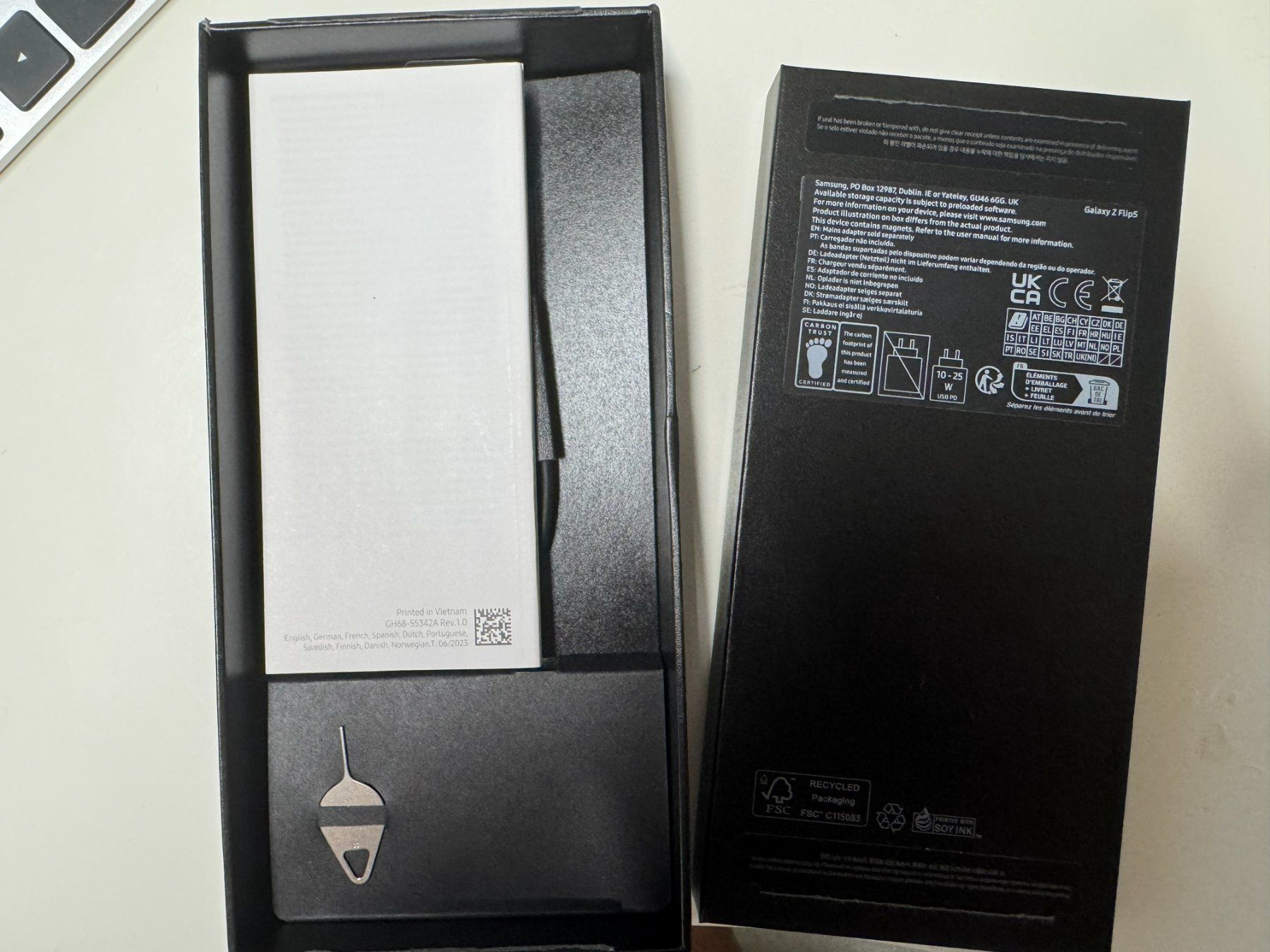 Samsung Telefoni cellulari / Smartphones: Samsung Z Flip 5 lila – Usato da Niederrohrdorf venduto da ursgut-vinyl 1