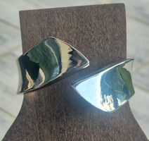Bracciale rigido effetto argento design moderno 