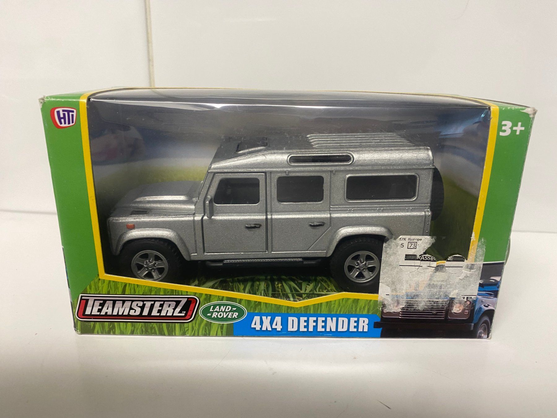 Land Rover Modellini d'auto: Land Rover Defender 1-31 OVP silber 151 – Nuovo (secondo la descrizione) da Kerzers venduto da tisyayasuBE 1