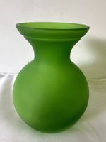 Grüne Blumenvase, Glasvase, matt, 13cm hoch