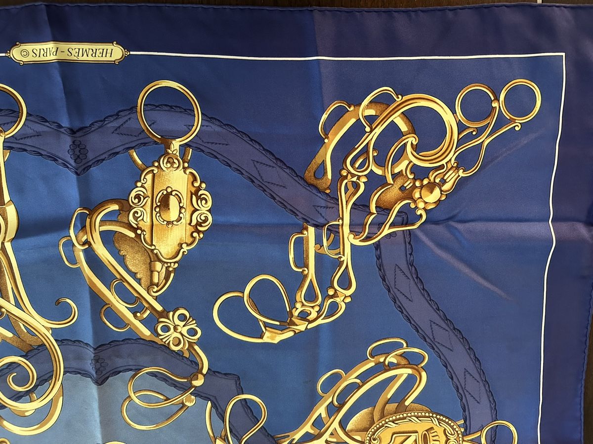 Hermès Foulards & écharpes: Carré Hermès modèle "Profil Sellier". – D'occasion à Bubendorf par Chantal4416 4