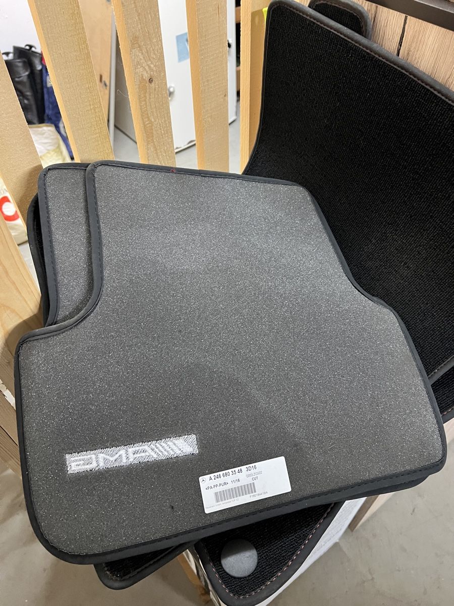 Mercedes-Benz Tapis / Bacs: Mercedes AMG Fussmatte – D'occasion à Olten par akosdrummer 6