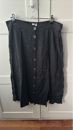 Schwarze Strickjacke mit Knöpfen, Grösse 46
