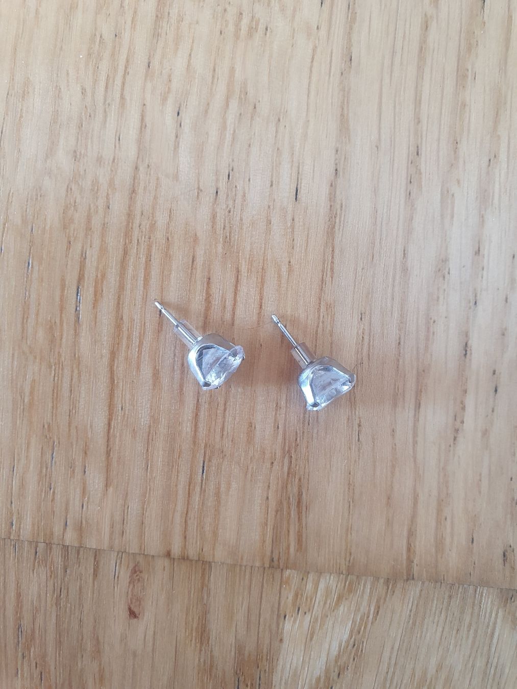 Ohrringe & -stecker: Glitzernde Ohrstecker – Gebraucht aus Moosseedorf von Sonnenschein..
