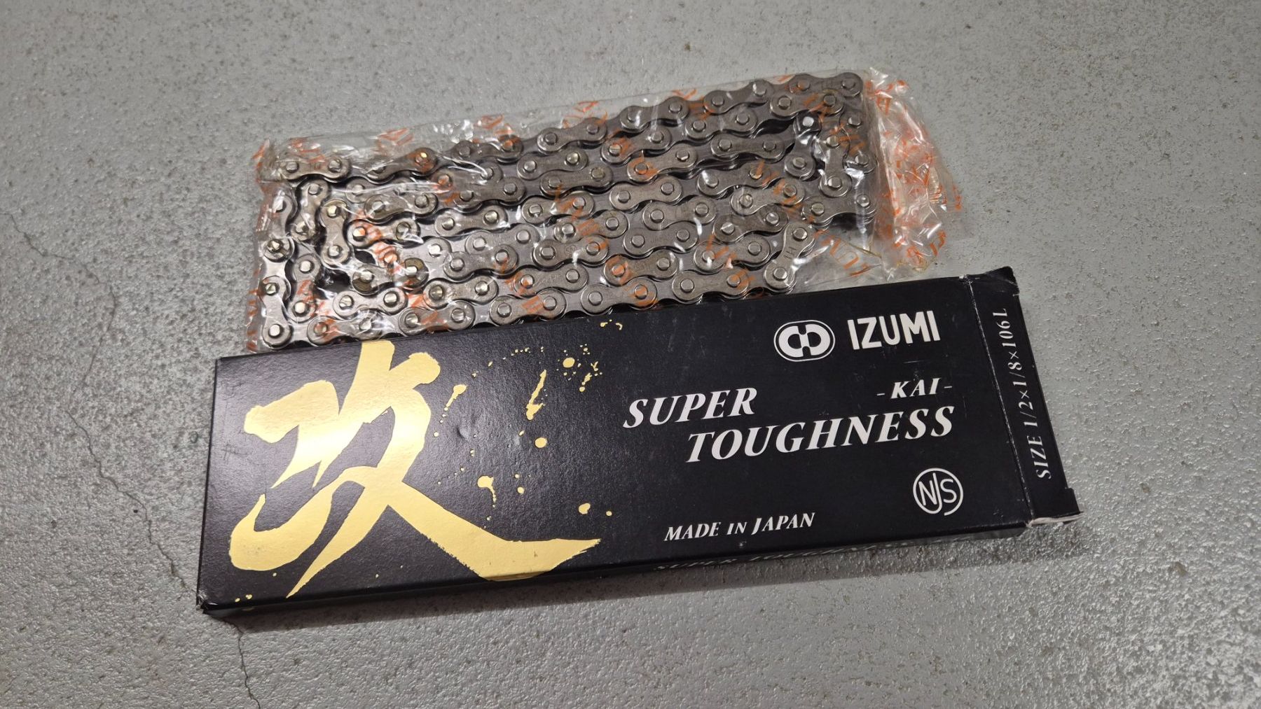 Pezzi di ricambio: Izumi Super Toughness Kette – Nuovo e nell'imballaggio originale da Selzach venduto da e30dtm