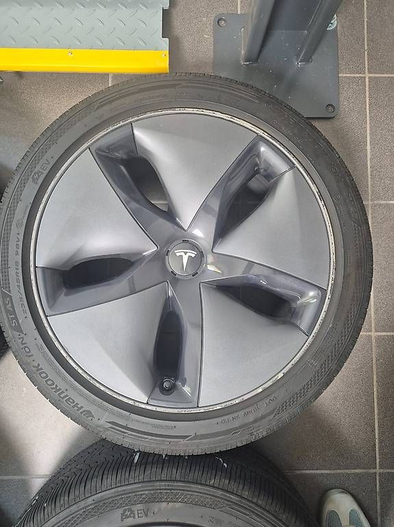 Pneumatici & Ruote complete: Roues Aero Tesla Model 3 18 pouces – Usato da Bussigny venduto da NoLimiit 4