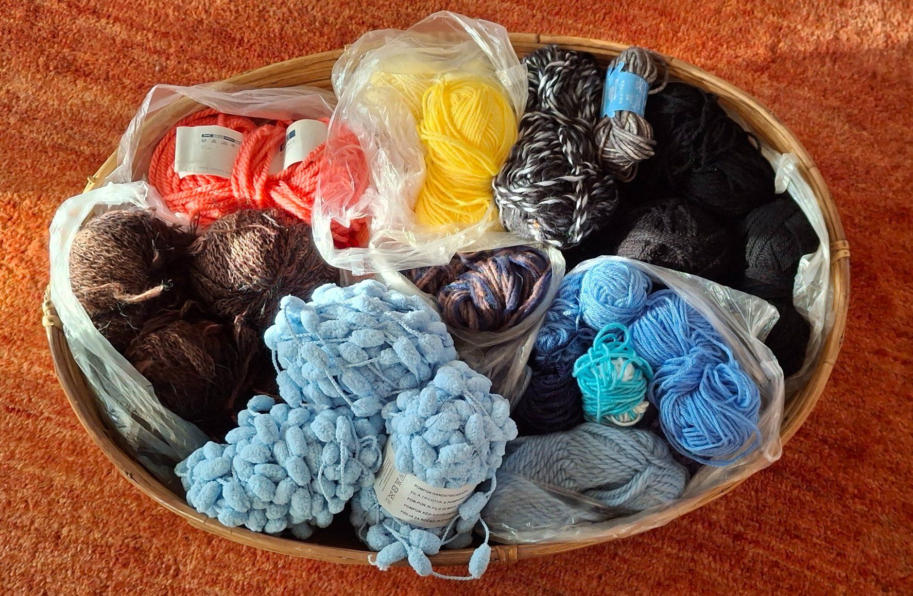Lana: Wollpaket 2, ca. 1,4 kg diverse Garnreste – Usato da Langenthal venduto da Handstrick