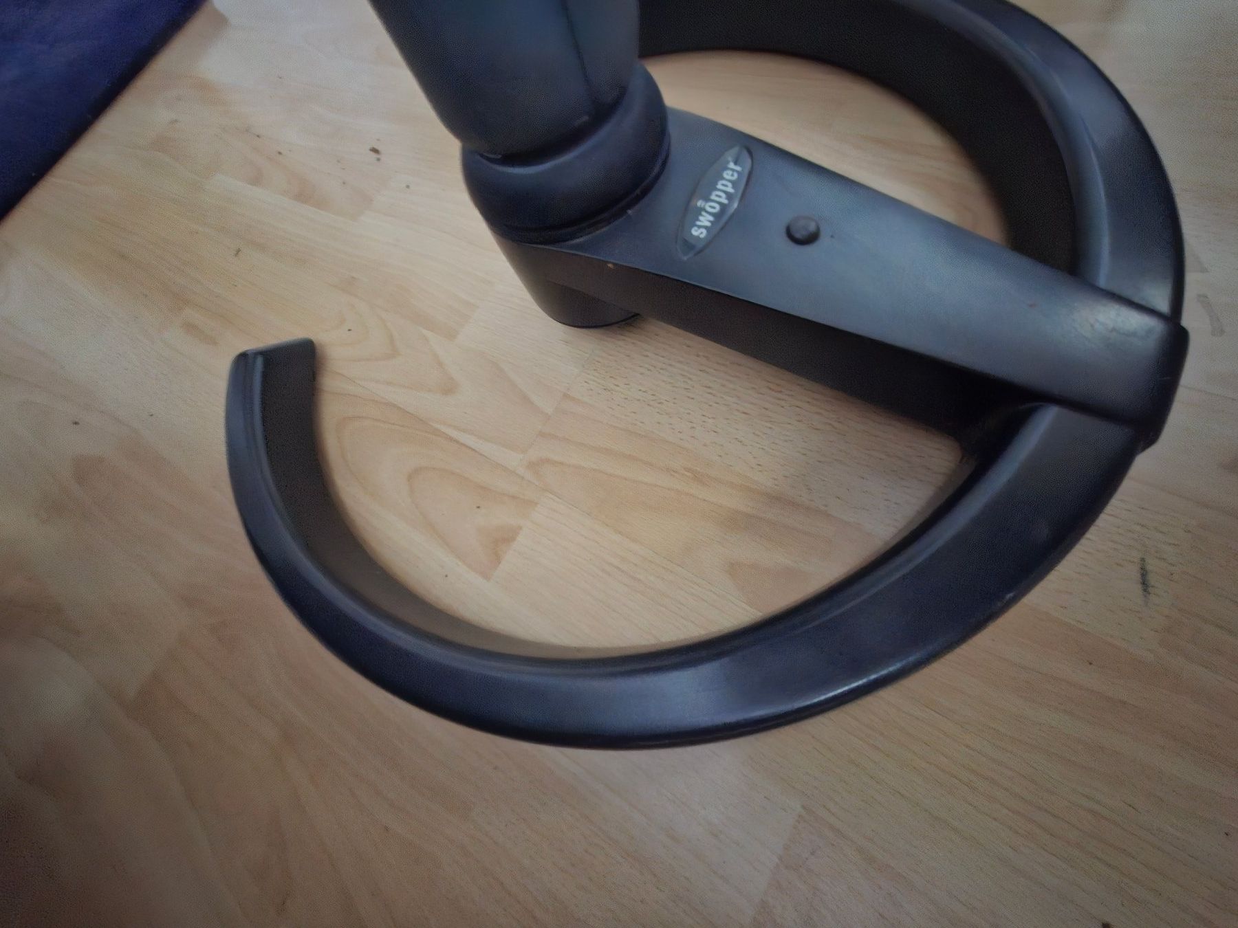 Sgabelli: Aeris Swooper - ergonomischer Bürohocker mit Gleiter – Usato da St. Gallen venduto da pevau62 5