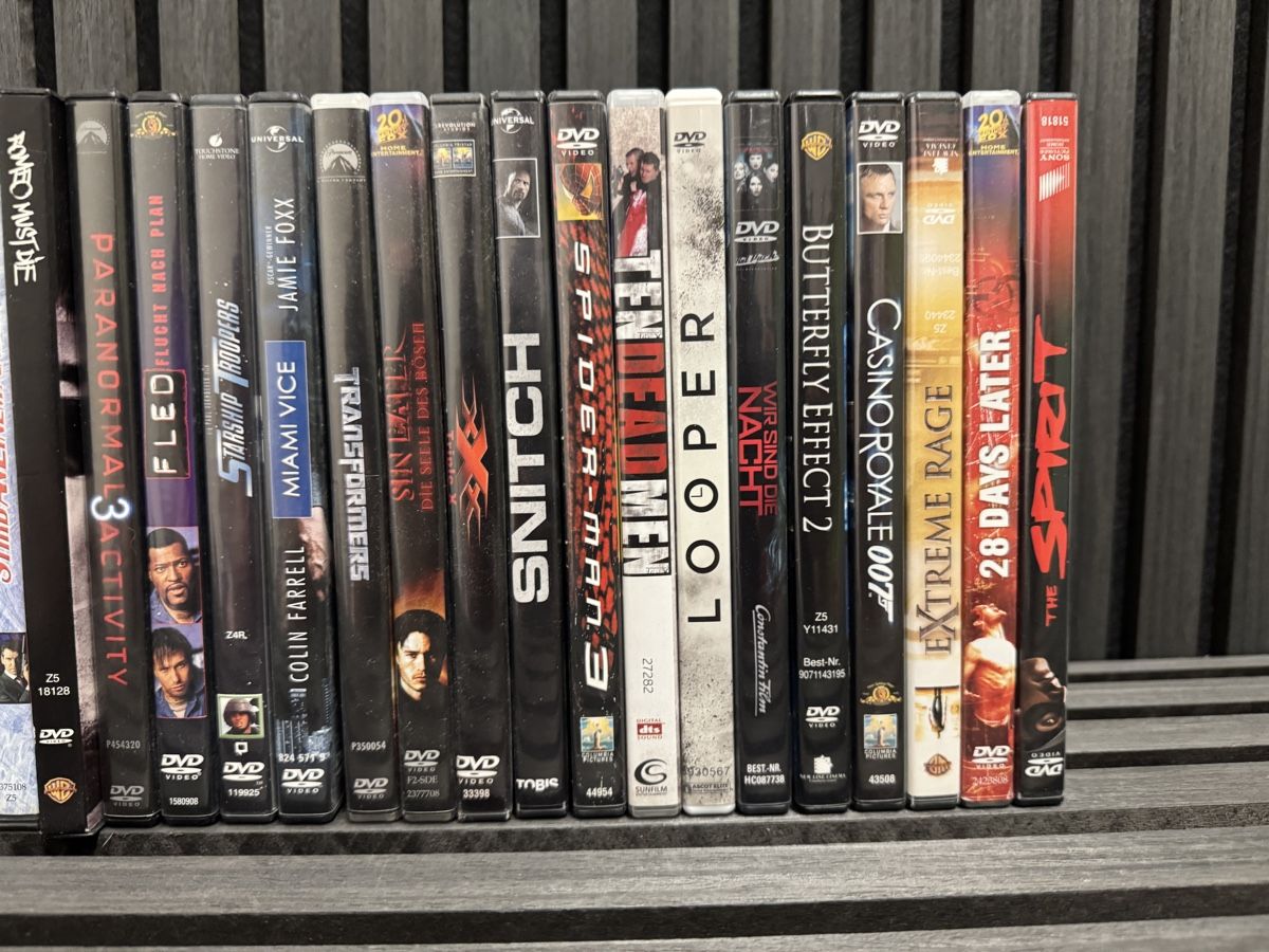 Tutti i DVDs: DVD Sammlung ca. 30 Filme Action Klassiker Bundle Paket – Usato da Boniswil venduto da SeverinFleckner