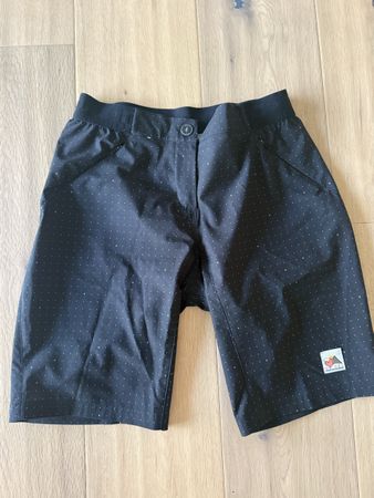 Maloja Shorts Grösse XS schwarz mit Punkten guter Zustand