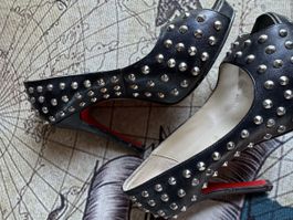 Christian Louboutin Schuhe Gr. 36 mit Nieten, Schwarz
