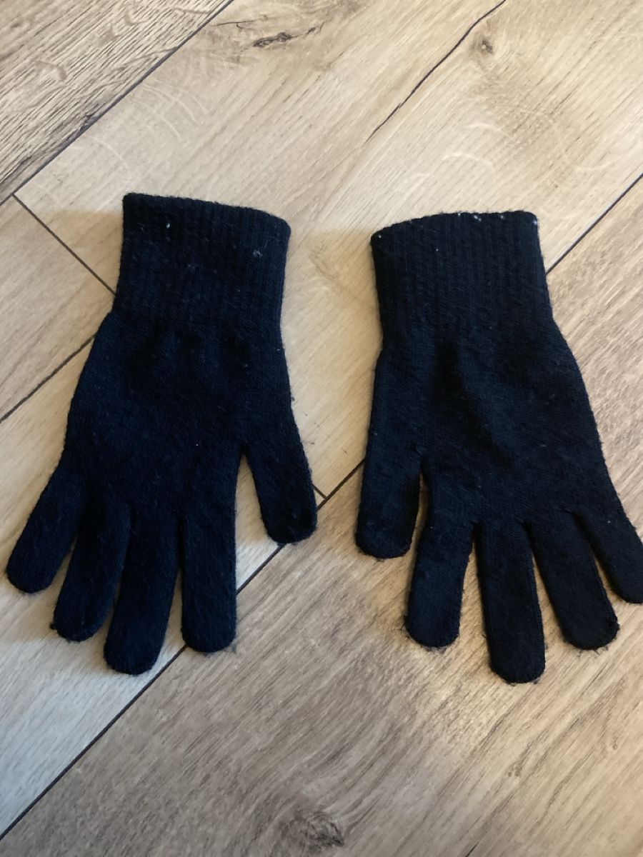 H&M Kinderhandschuhe: Gants fille HELLO KITTY H&M - 6-8 ans – Gebraucht aus Sornard (Nendaz) von delezedoris 2