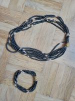 Mit Perlen besetzte Halskette mit passendem Armband