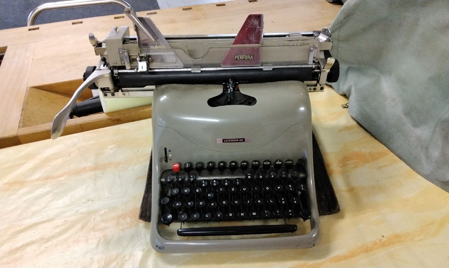 Olivetti Macchine da scrivere: antike Olivettischreibmaschine – Usato da Schwadernau venduto da lil_ysj8 1