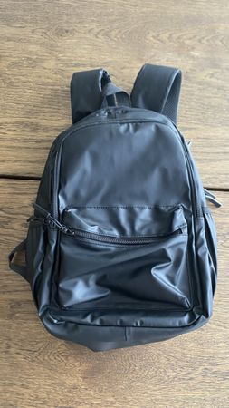 Rucksack schwarz guter Zustand viele Fächer unisex 