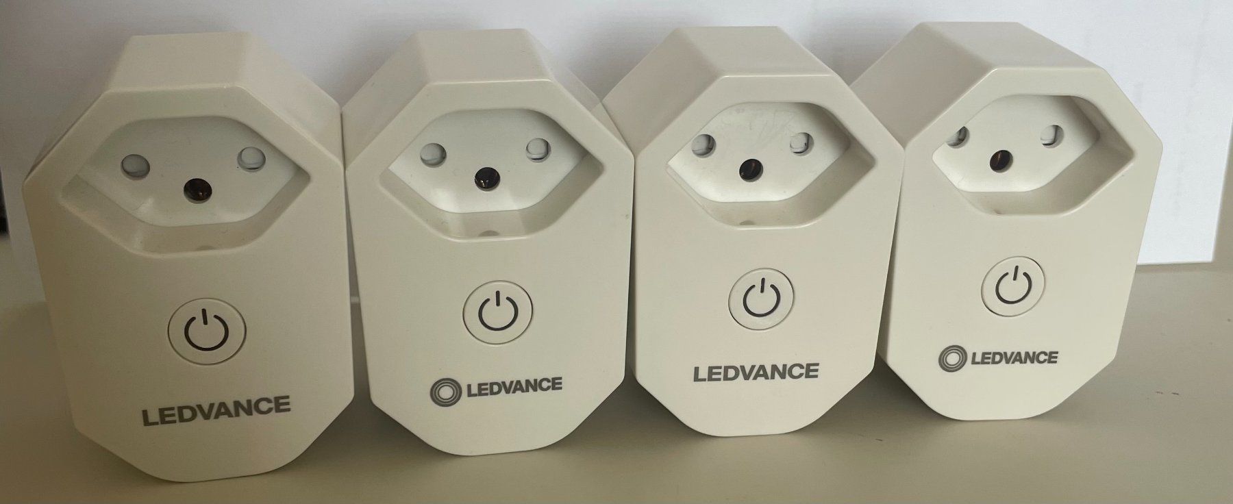 Spine: Ledvance Smart WIFI Plug CH Steckdose – Usato da Luzern venduto da jwetterwald