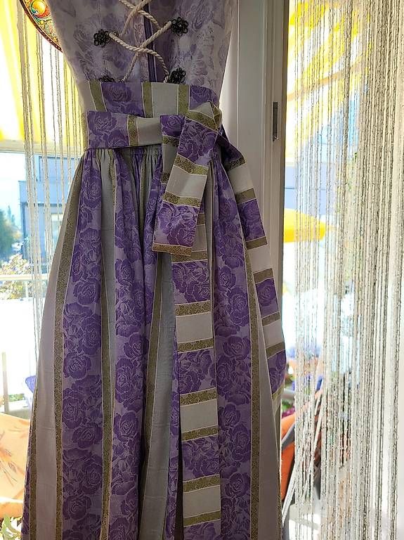 Robes: Wunderschönes Original-Dirndel – Neuf avec emballage d'origine à Kriens par Aschada