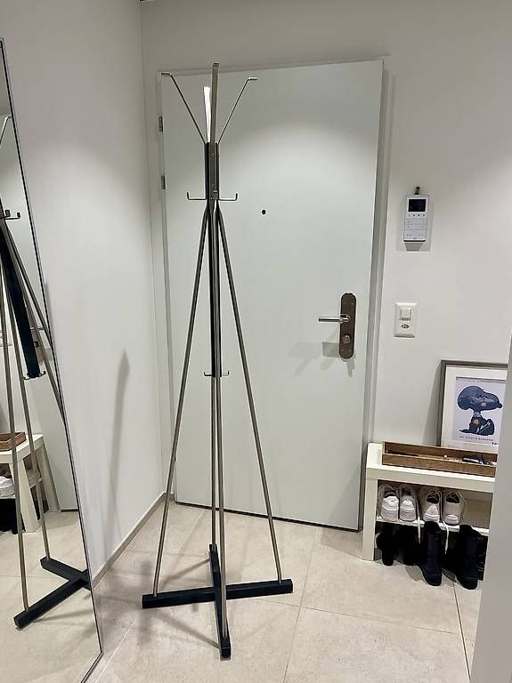 Garderobe: Grosse Garderobe - Kleiderständer – Gebraucht aus Schindellegi von chribella