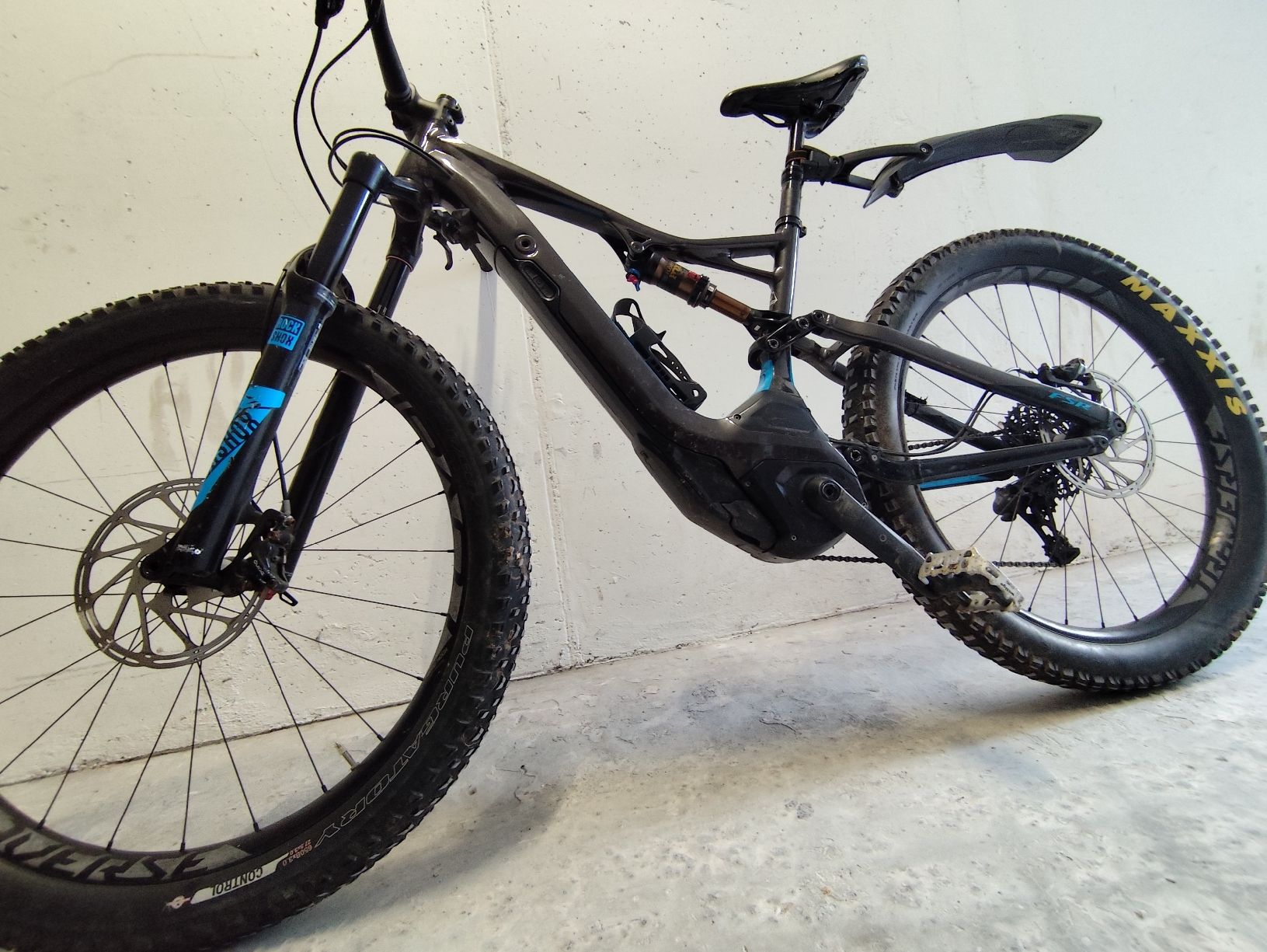 Specialized fat E-Bike mit Turbo Ladegerät SBC-C04 (Defekt) in ...