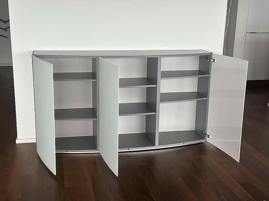 Cassettiere: Modernes Design-Sideboard mit satinierten Glasfronten – Usato da Lugnorre venduto da eri_2p28 2