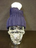 Gestrickte Mütze Strickmütze mit Bommel Bommelmütze blau