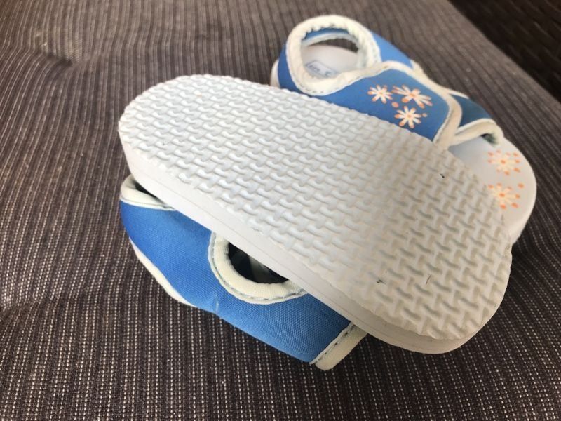 Scarpe per ragazze: Mädchen Sandaletten 19 – Usato da Bergdietikon venduto da antovale 1