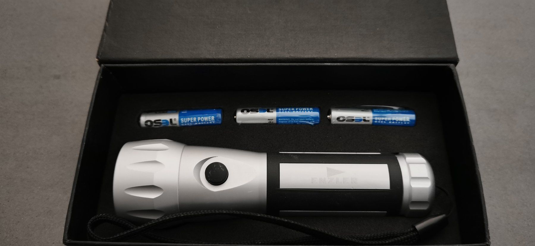 Lampade: Taschenlampe – Nuovo e nell'imballaggio originale da Zürich venduto da Bluemex