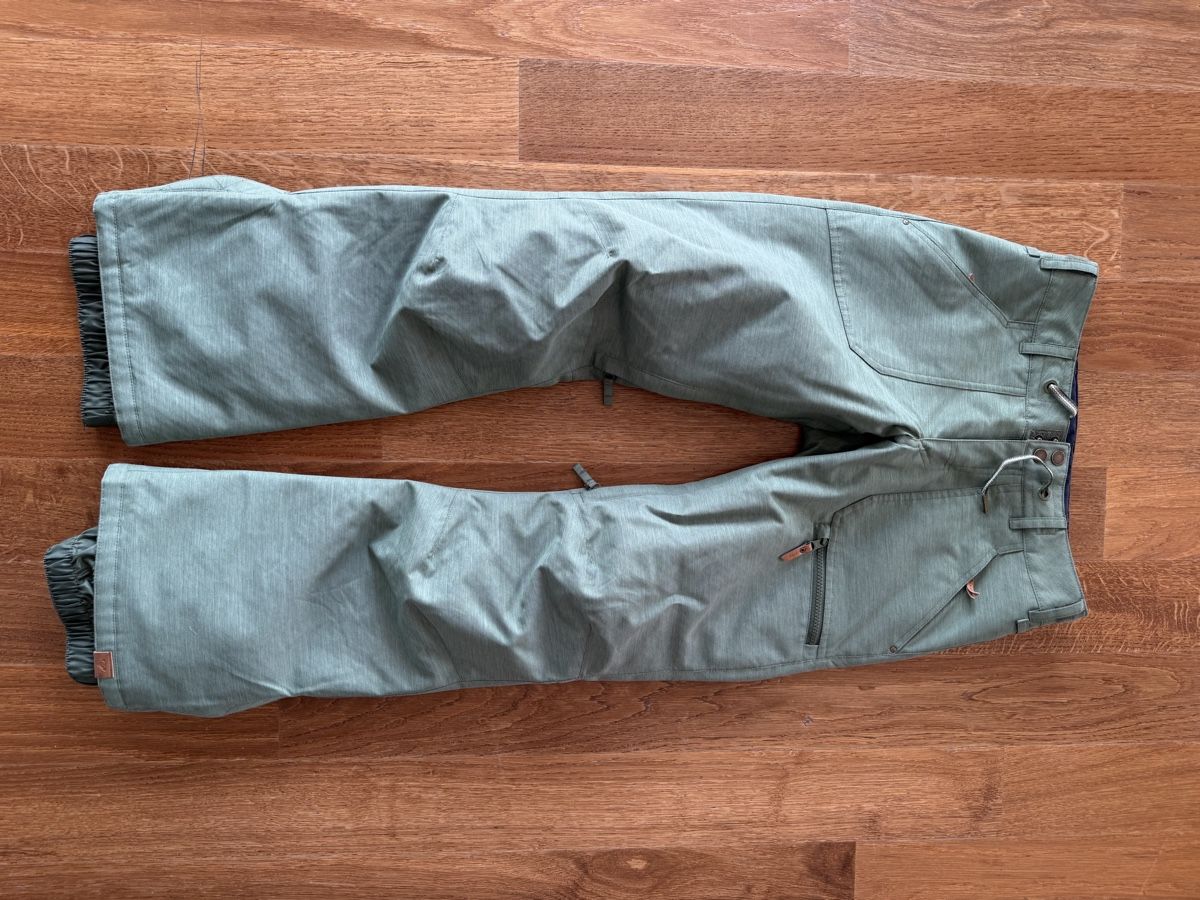 Roxy Pantaloni: Grüne Skihose von Roxy – Usato da Heitenried venduto da Tannenbaum25