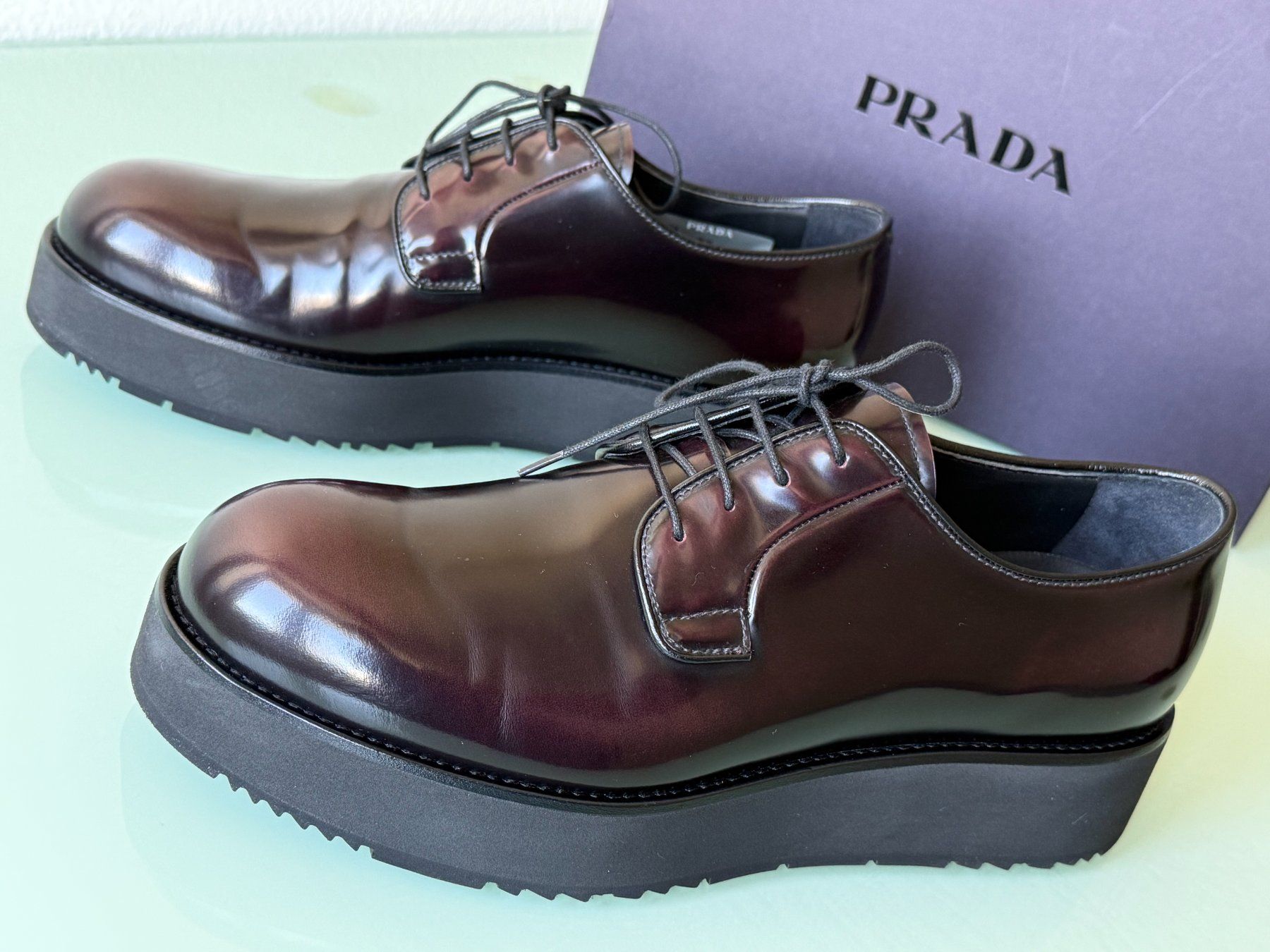 Prada Herrenschuhe: PRADA Heel Logo Brushed Derby Cordovan Leder Schuhe 43 NEU – Neu (gemäss Beschreibung) aus Kreuzlingen von kruezbiz 3