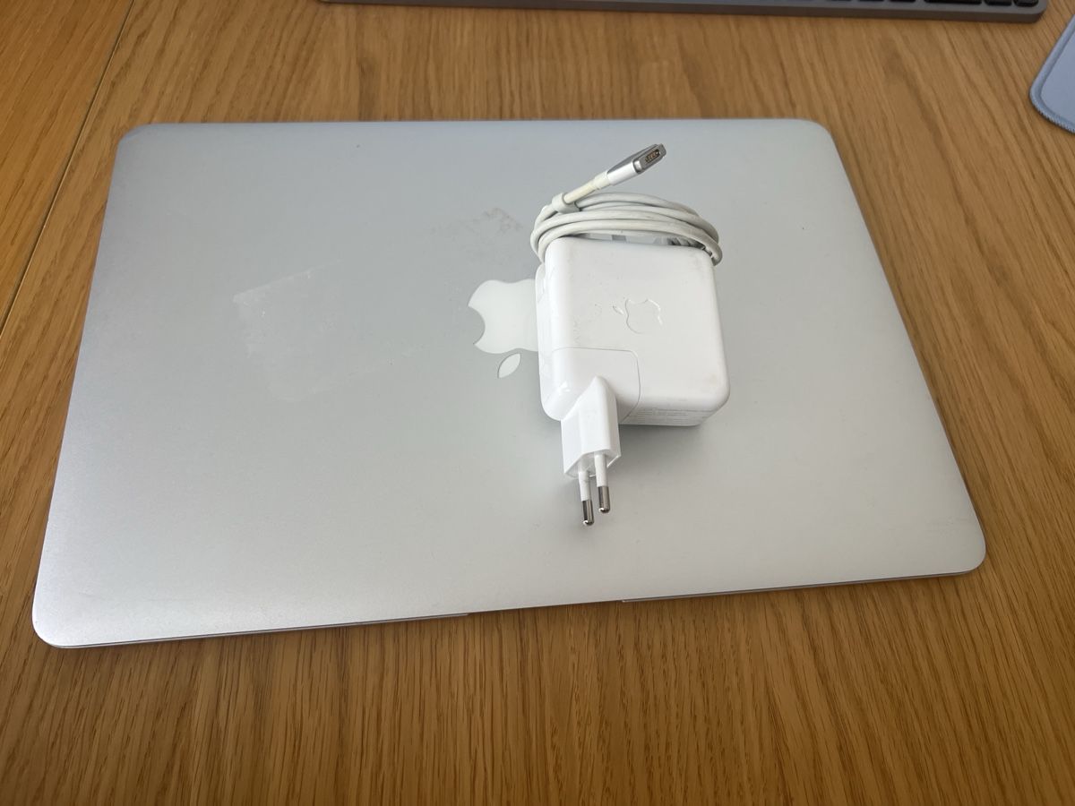 Apple Notebook: MacBook Air early 2015 – Usato da Jona venduto da AlejandroK01