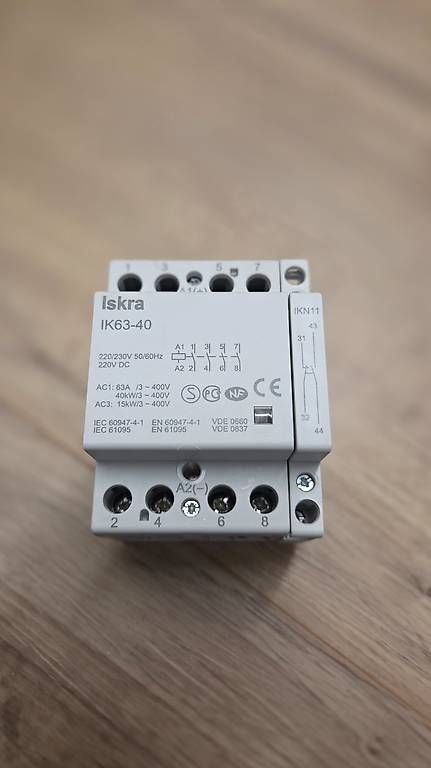 Interruttori: Installationsschütz Iskra IK 63-40 230 VAC/DC – Usato da St.Erhard venduto da tokylo