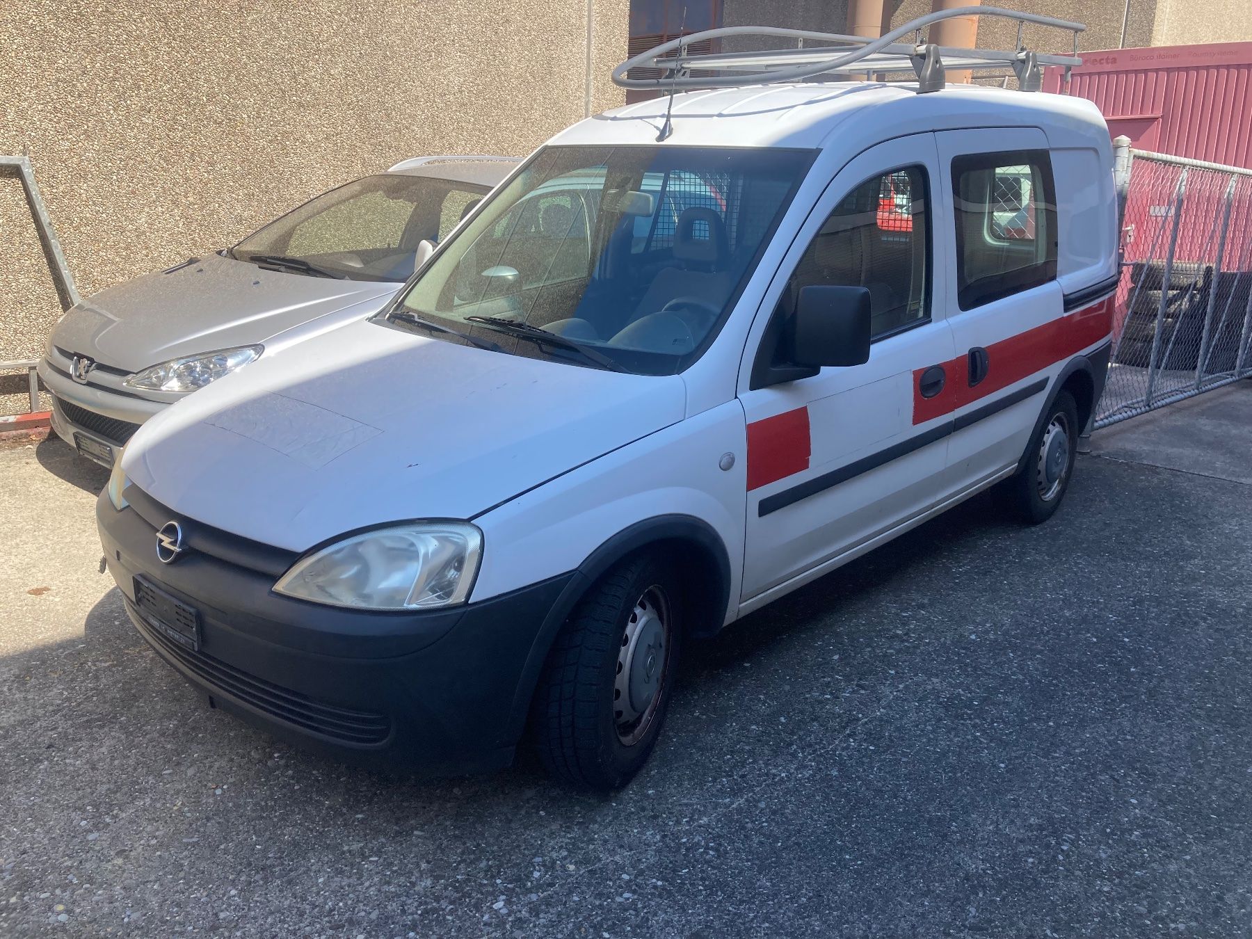 Opel Autos: OPEL Combo Defekt – Defekt aus Messen von Auktion-85