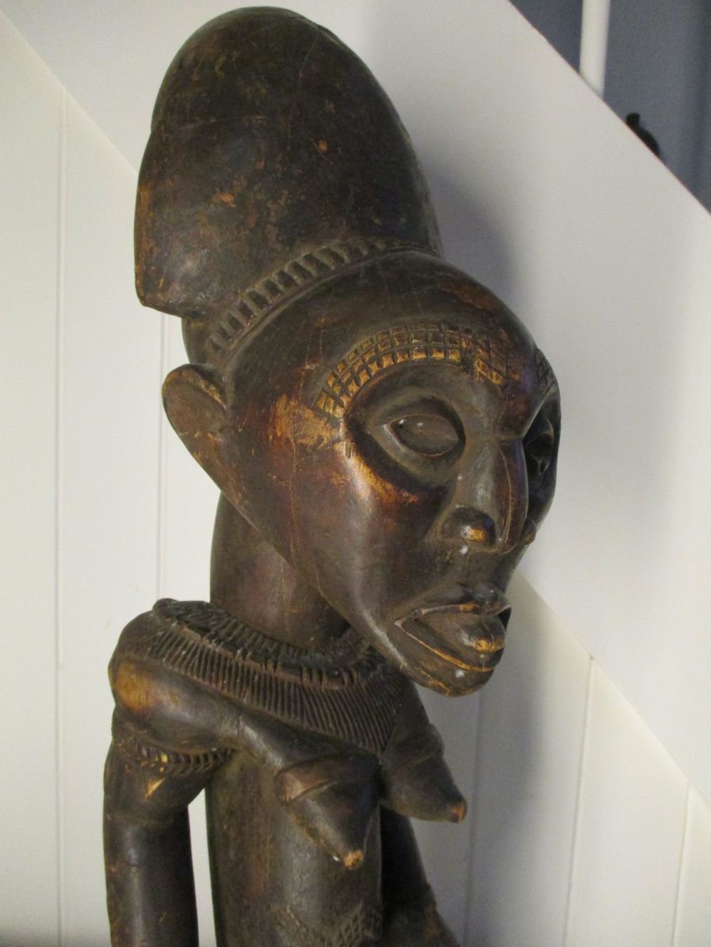 Skulpturen & Statuen: Kult-Figur Frau herausgestreckte Zunge tribal art Skulptur – Gebraucht aus Windisch von Autogrammo 2