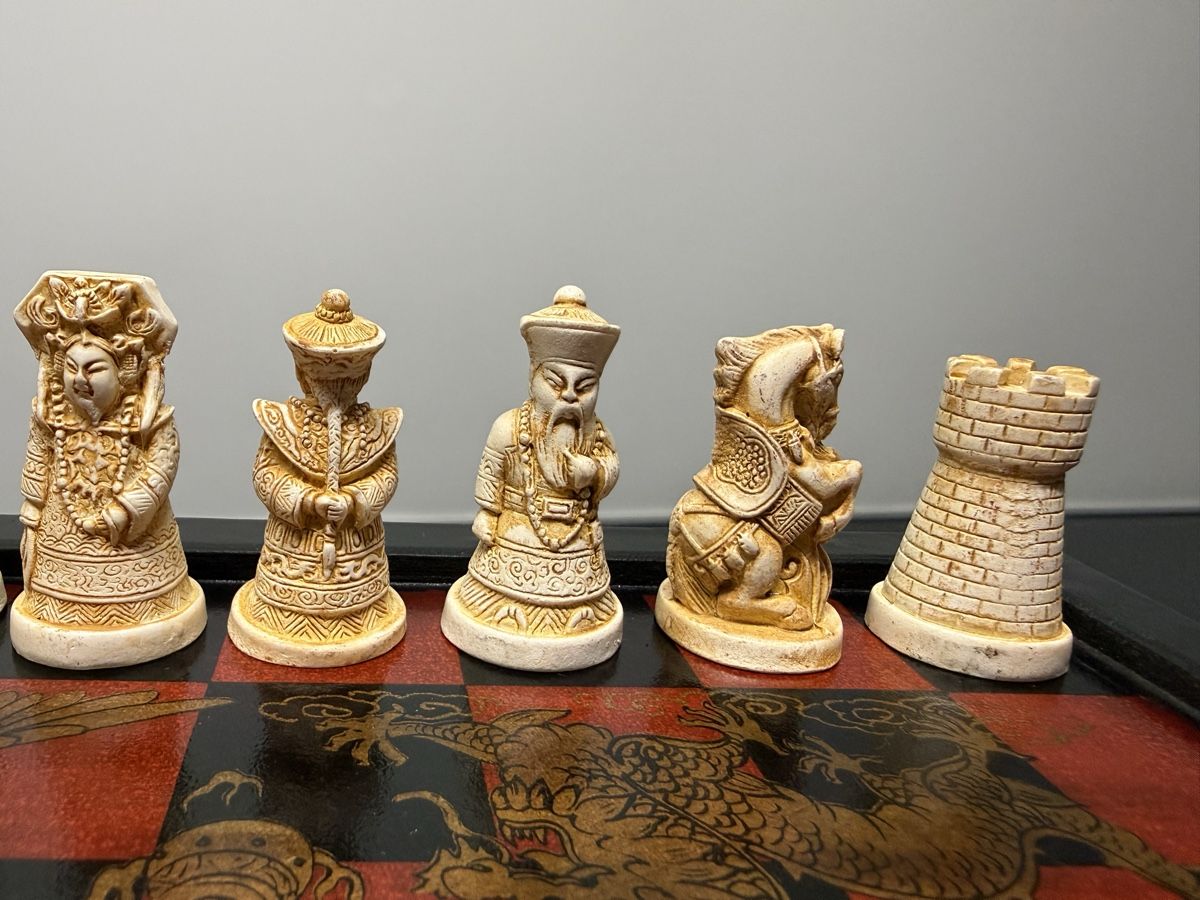 Giochi: Scacchiera in legno con figure orientali – Usato da Cadenazzo venduto da Taty77 3
