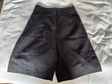 schwarze midi shorts bermuda von hallhuber