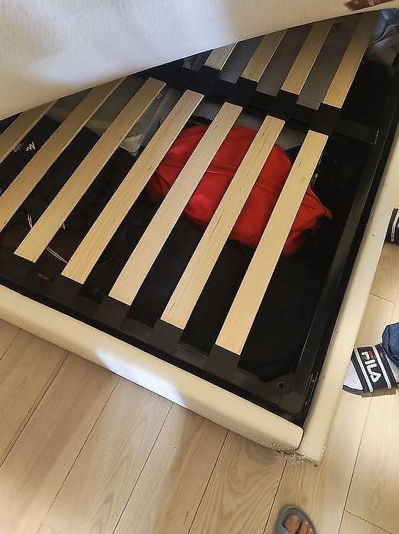 Betten: Doppelbett mit Stauraum 200x172 – Gebraucht aus Zürich von fra_tls7 3