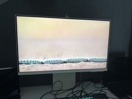 M8 Samsung 32” monitor