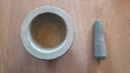Retro / Küchenutensilien / Stein-Mörser / Durchmesser 15 cm