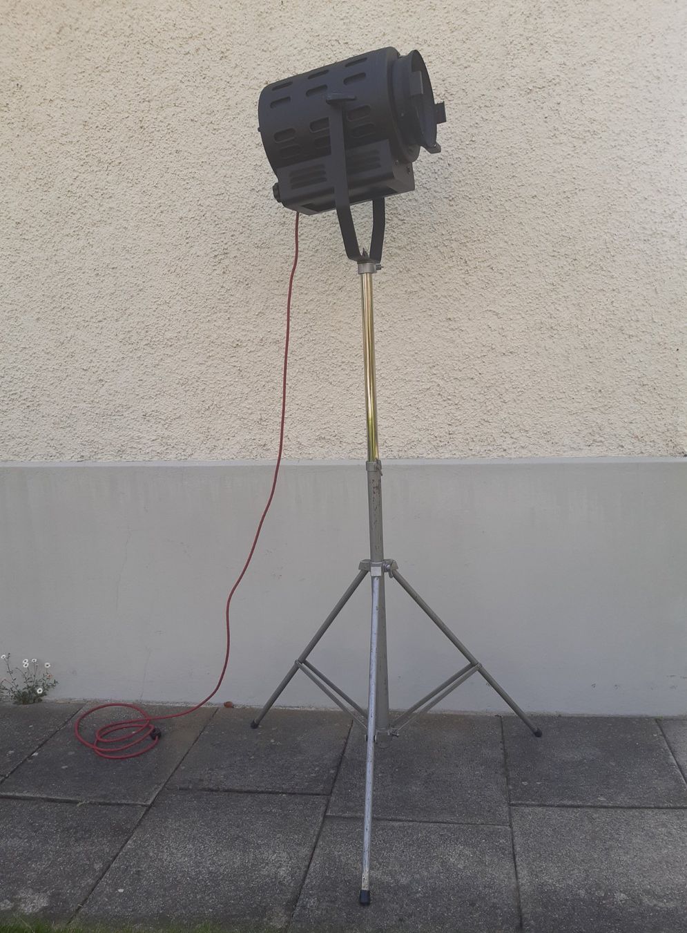 Lampade: Restaurierter Theater Scheinwerfer inkl. Stativ – Usato da Winterthur venduto da lampenretter