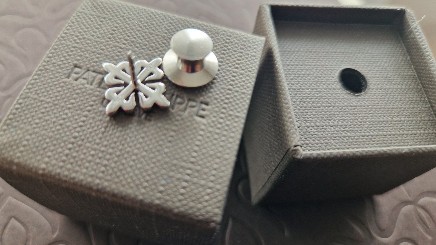 Broschen & Nadeln: Patek philippe silver pins – Neu und originalverpackt aus Genève von Jouyt 2