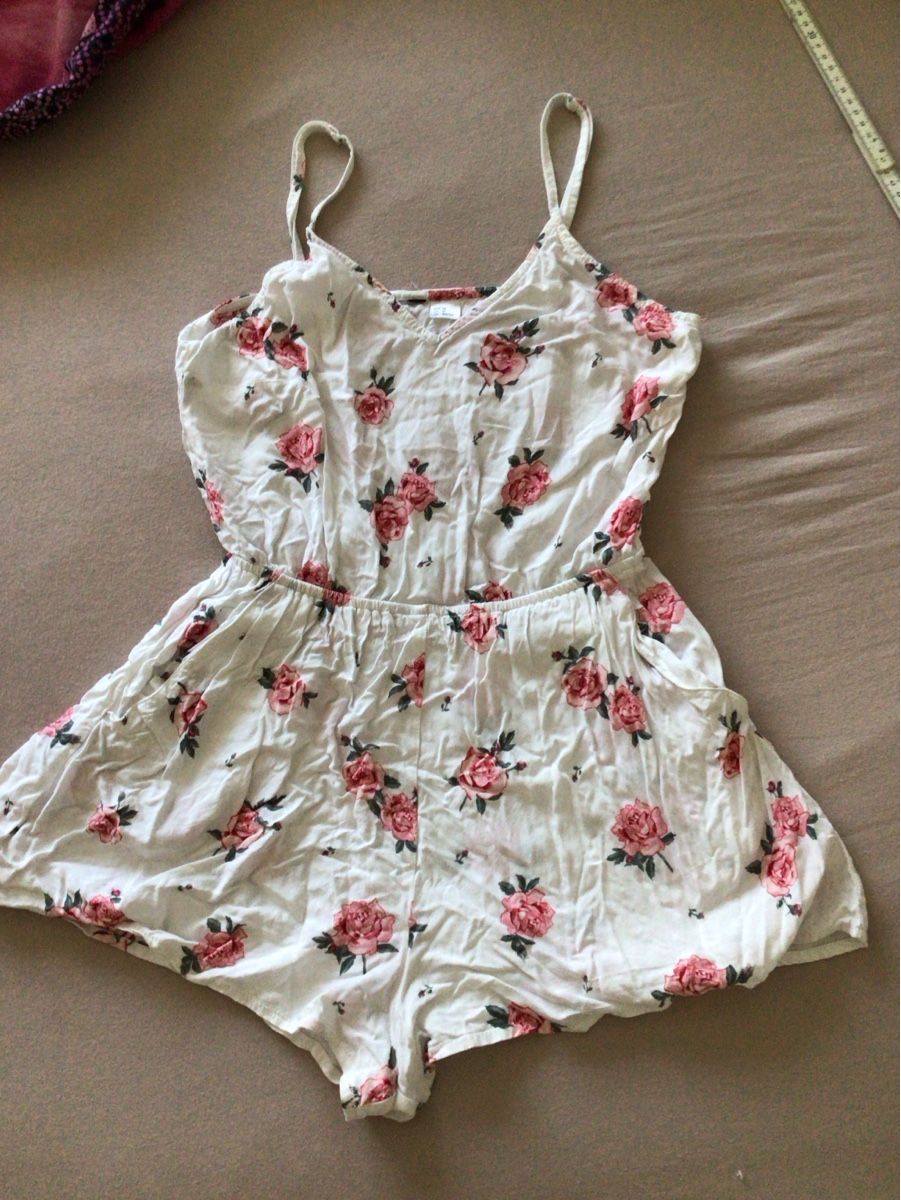 Shein Tute: Luftiger kurzer Overall Gr. 38 – Usato da Steffisburg venduto da lar_x57s